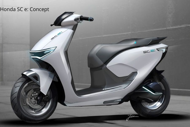 Hãng chỉ tiết lộ, xe sẽ được trang bị 2 khối pin có thể tháo rời được đặt tên là Mobile Power Pack. Pin được đặt phía dưới yên và động cơ điện được gắn ở bánh sau. Honda SC e: chạy điện mới sẽ có khả năng di chuyển tốt với pin được tích hợp, đồng thời có được khả năng thay pin linh hoạt.