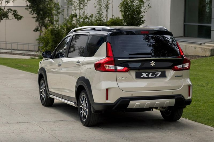 Bảng màu ngoại thất của xe cũng được bổ sung các tùy chọn mới và kiểu phối 2 tông màu. Với bản 2 tông màu, các chi tiết như nóc xe và gương chiếu hậu sẽ sơn màu đen, còn các chi tiết chrome và vành vẫn giữ màu sáng.