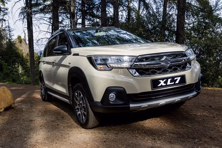 Hiện chưa có thông tin chính xác về mức giá xe Suzuki XL7 Hybrid 2025. Một số đại lý cho biết giá của phiên bản mới sẽ tăng nhẹ so với mẫu cũ, trong khi một số khác thì nhận định giá sẽ không đổi.