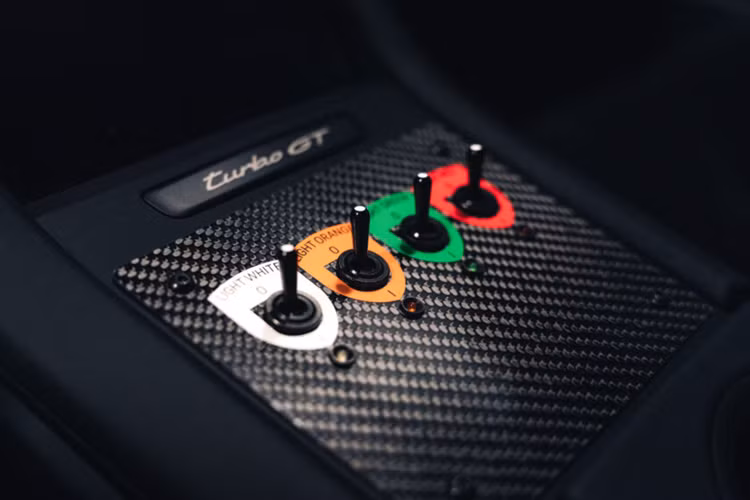 Nguyên bản, Taycan Turbo S thế hệ tiền nhiệm có khả năng sản sinh công suất lên tới 751 mã lực, tuy nhiên thế hệ hiện đã được nâng cấp lên 764 mã lực với chế độ tăng tốc tạm thời cung cấp 939 mã lực.