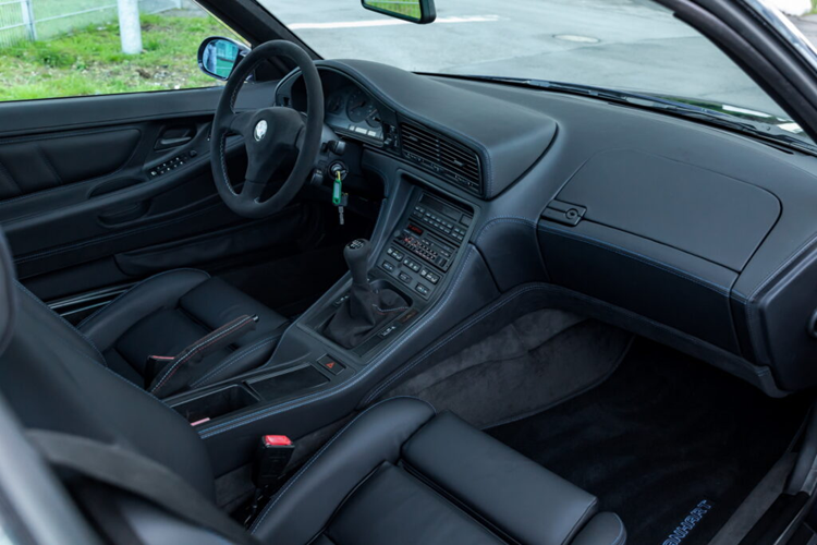 Ngoài ra, xe còn được trang bị hệ thống xả thể thao bằng thép không gỉ giúp nâng cao trải nghiệm âm thanh động cơ của mẫu xe thể thao độc đáo.