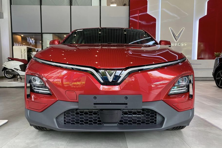 Về ngoại hình, Mẫu xe SUV điện VinFast VF6S không có nhiều khác biệt so với VF6 Plus. Xe có kích thước tổng thể dài x rộng x cao lần lượt là 4.238 x 1.820 x 1.594 mm, trục cơ sở 2.730 mm và khoảng sáng gầm 170 mm.