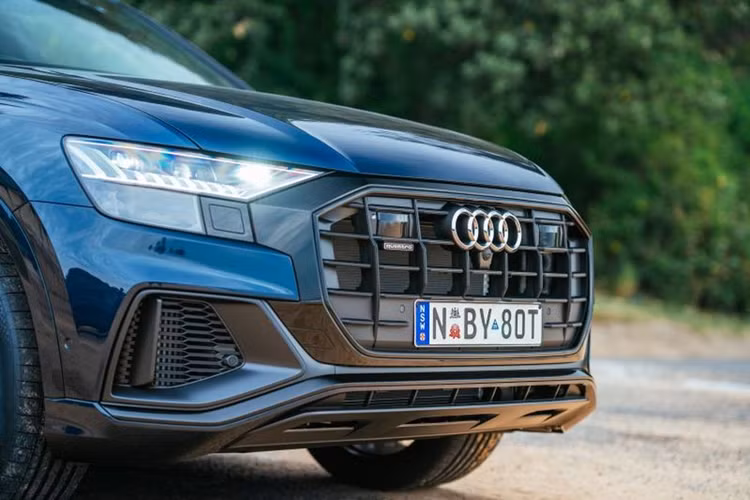 Tuy nhiên, châu Á vẫn chiếm thị phần lớn nhất trong doanh số bán hàng của BMW với tổng số 1,07 triệu chiếc, ở châu Âu là 942.805 xe và 395.741 chiếc cho Mỹ. Trong khi đó, số liệu của Mercedes-Benz được công bố đạt mức 2.043.800 chiếc, đã bao gồm số lượng các mẫu xe được bán với thương hiệu Smart.