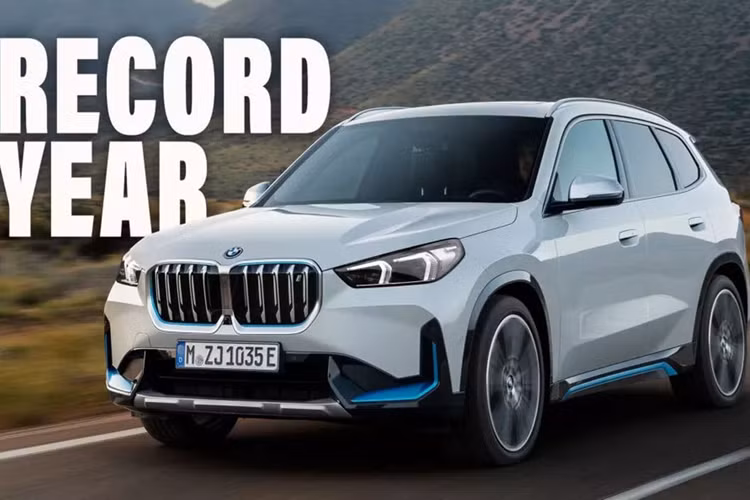 Đầu năm 2024, các nhà sản xuất ôtô đã báo cáo doanh số bán hàng toàn cầu trong năm 2023. Và cuộc đua trong phân khúc hạng sang giữa ba thương hiệu BMW, Mercedes-Benz và Audi tiếp tục là chủ đề được nhiều người quan tâm. Tương tự 2022, BMW bán xe sang chạy nhất trong năm năm 2023.