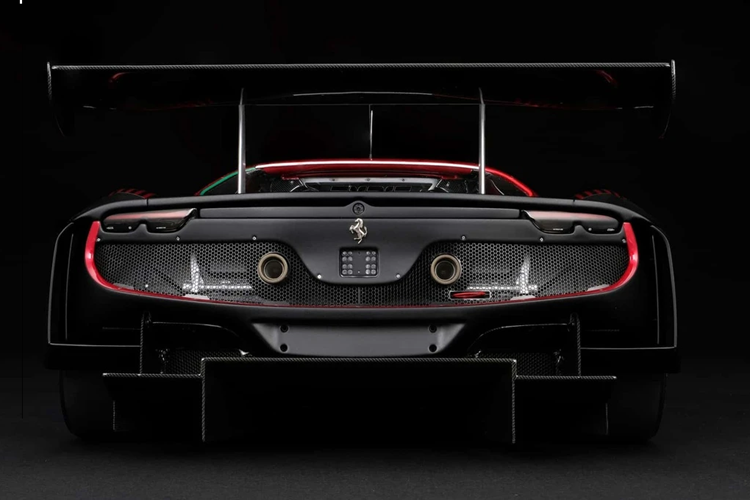 Amalgam sản xuất giới hạn 199 chiếc mô hình Ferrari 296 GT3, đi kèm mức giá xe Ferrari 296 GT3 đồ chơi 18.090 USD (tương đương gần 440 triệu đồng) đắt hơn một chiếc Kia Morning đang bán ở Việt Nam.