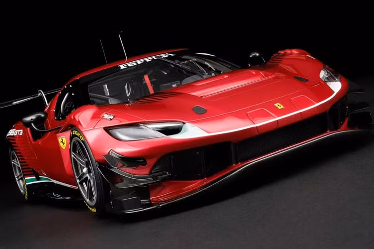 Mỗi chiếc Ferrari 296 GT3 mô hình tốn khoảng 300 giờ để hoàn thành. Trước đó, Amalgam mất hơn 3.000 giờ để nghiên cứu và phát triển. Mỗi khách hàng mua mô hình Ferrari 296 GT3 đều được lựa chọn những trang bị lắp trên xe tương tự khi mua xe thật.