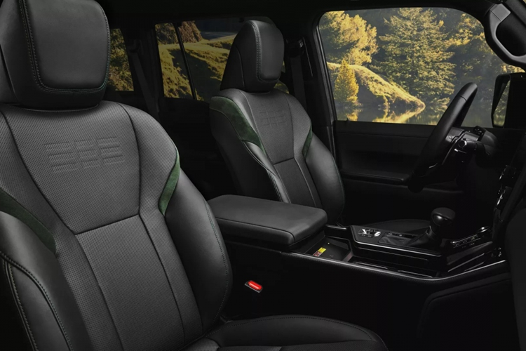 Chỉ biết chắc chắn rằng xe sẽ dùng động cơ xăng V6, tăng áp kép, dung tích 3.4L, sản sinh công suất tối đa 349 mã lực và mô-men xoắn cực đại 649 Nm. Động cơ này đi với hộp số tự động 10 cấp và tiêu thụ lượng xăng trung bình lên đến 23,52 lít/100 km.