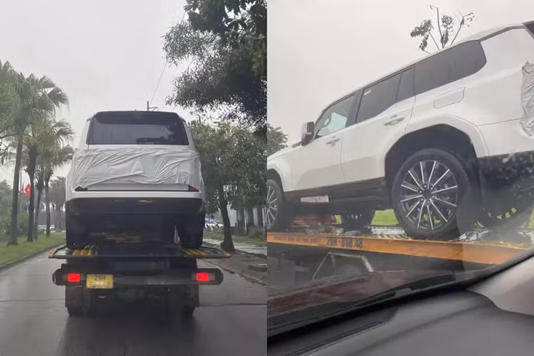 Điểm nhấn của Lexus GX 2024 nằm ở lưới tản nhiệt hình con suốt, đèn pha LED mỏng, dải đèn LED định vị ban ngày hình chữ "L" đặc trưng, cản trước/sau khỏe khoắn, nắp ca-pô dập gân thể thao, kính lái thẳng đứng hơn trước, hốc bánh mở rộng, vành la-zăng với đường kính lên đến 22 inch và đèn hậu LED vắt ngang đuôi xe.