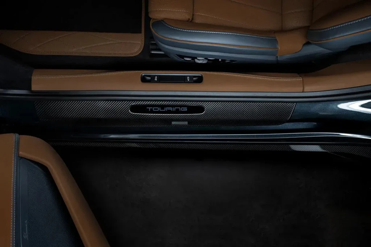 Porsche 911 TechArt GTstreet R Touring được ra mắt với 2 phiên bản hiệu suất. Gói nâng cấp TA092/T1.1 cho công suất tối đa 710 mã lực và mô-men xoắn 900 Nm.