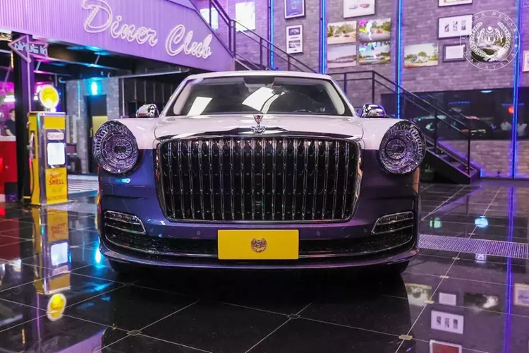 Xe dài hơn 411 mm, hẹp hơn 19 mm và cao hơn 20 mm so với Mercedes-Benz Maybach S-Class Z223. Vì vậy, L5 là một con quái vật to lớn.