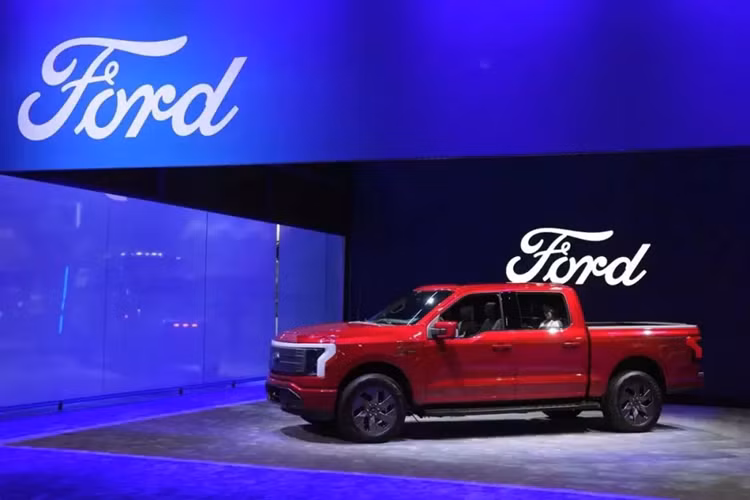 Hang xe Ford lo 3,34 ty dong cho moi chiec oto dien ban ra