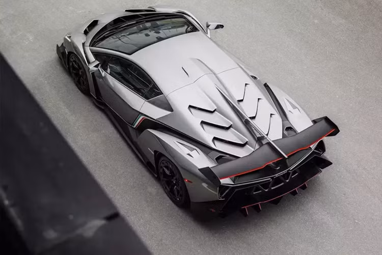 Hãy cùng chờ xem, liệu chiếc siêu xe Lamborghini Veneno này có về tay 1 khách hàng siêu giàu nào hay không, hay lại tiếp tục cuộc rao bán của mình.