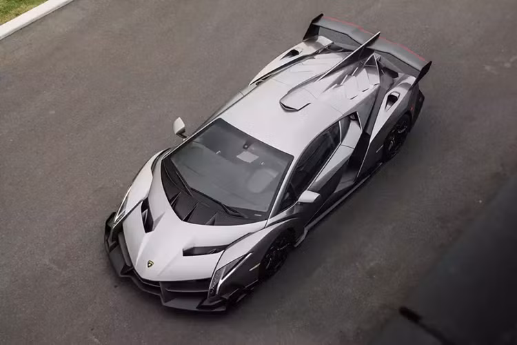 Trên toàn thế giới, chỉ có đúng 3 chiếc siêu xe Lamborghini Veneno Coupe và 9 chiếc Lamborghini Veneno mui trần dành cho khách hàng.