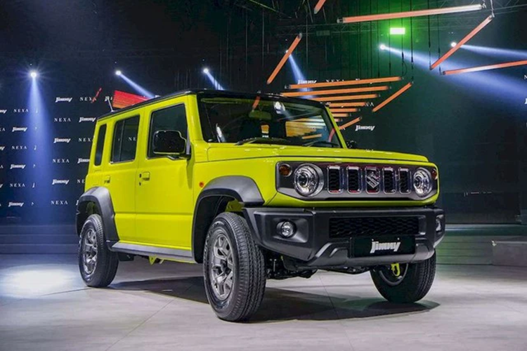 Nếu Suzuki Jimny 7 chỗ thực sự xuất hiện trên thị trường thì một điểm mà nhà sản xuất cần thay đổi trên phiên bản này là nâng cấp hệ truyền động. Hiện nay trên thị trường Suzuki Jimny đang dùng động cơ 1.5L hút khí tự nhiên công suất 105 mã lực, mô-men xoắn cực đại 134 Nm.
