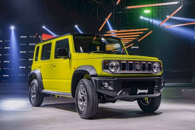 Nếu Suzuki Jimny 7 chỗ thực sự xuất hiện trên thị trường thì một điểm mà nhà sản xuất cần thay đổi trên phiên bản này là nâng cấp hệ truyền động. Hiện nay trên thị trường Suzuki Jimny đang dùng động cơ 1.5L hút khí tự nhiên công suất 105 mã lực, mô-men xoắn cực đại 134 Nm.