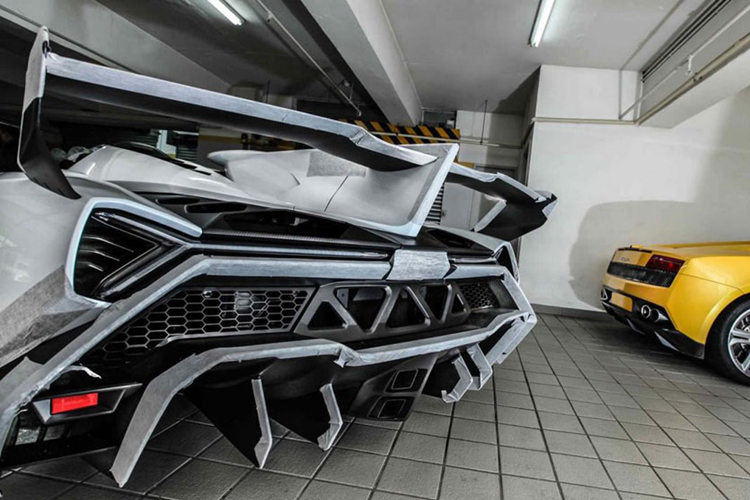 Nếu muốn tiết kiệm khoản thuế siêu lớn, các đại gia có thể trưng bày nó trong garage và đến nay, bán siêu xe Lamborghini Veneno lại kiếm lời dễ dàng từ 3,5 triệu đến 8 triệu đô la.