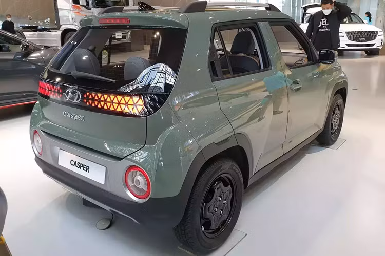 Hiện giá xe Hyundai Casper 2025 vẫn chưa được công bố. Xe sẽ bắt đầu được bán ra thị trường Hàn Quốc trong năm nay. Đây cũng là thị trường duy nhất mà mẫu xe này được phân phối.