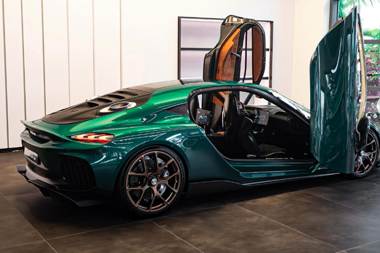 Con số này sẽ tăng lên 950 km với động cơ đốt trong của xe. Siêu xe triệu đô Koenigsegg Gemera sẽ có phạm vi hoạt động tổng cộng khi được đổ đầy xăng và sạc đầy pin là 1.000 km.