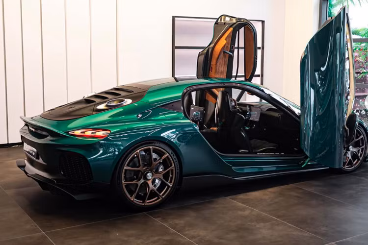 Con số này sẽ tăng lên 950 km với động cơ đốt trong của xe. Siêu xe triệu đô Koenigsegg Gemera sẽ có phạm vi hoạt động tổng cộng khi được đổ đầy xăng và sạc đầy pin là 1.000 km.