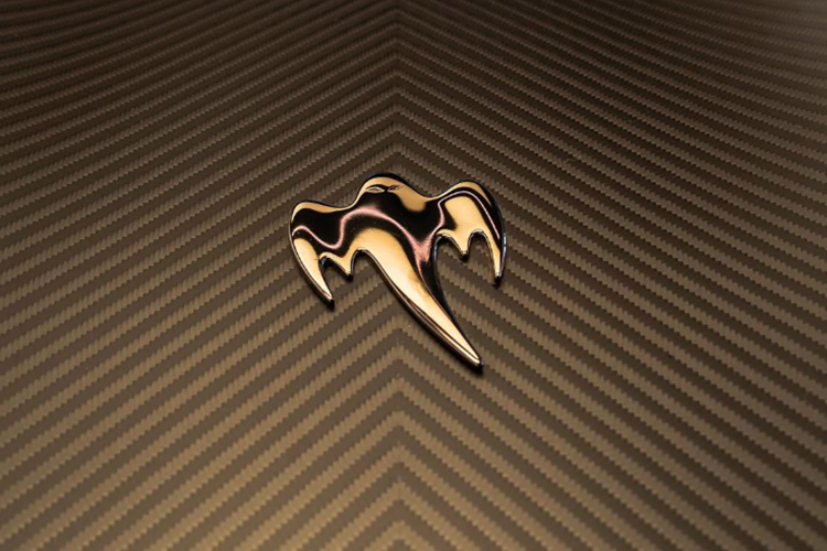 Chưa hết, mỗi bánh xe sau đều có 1 mô-tơ điện với công suất tối đa 493 mã lực và mô-men xoắn cực đại 1.000 Nm. Nếu chỉ dùng mô-tơ điện, siêu phẩm Koenigsegg Gemera có thể chạy hết quãng đường 50 km.