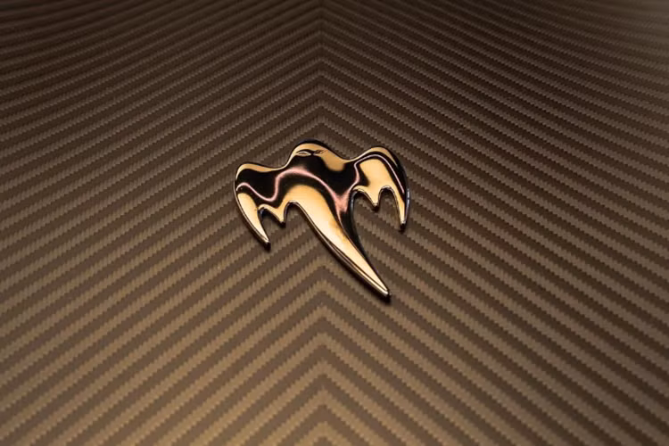 Chưa hết, mỗi bánh xe sau đều có 1 mô-tơ điện với công suất tối đa 493 mã lực và mô-men xoắn cực đại 1.000 Nm. Nếu chỉ dùng mô-tơ điện, siêu phẩm Koenigsegg Gemera có thể chạy hết quãng đường 50 km.