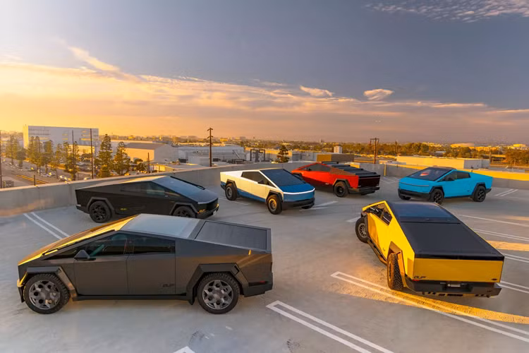 Mỗi chiếc Tesla Cybertruck của Unplugged Performance đều sở hữu diện mạo nổi bật với lớp hoàn thiện bên ngoài đặc biệt và nhiều chiếc trong số này đã được trang bị một loạt phụ kiện, biến chiếc xe bán tải vốn đã bắt mắt thành một chiếc xe trông hoàn toàn khác biệt, độc đáo hơn nữa.