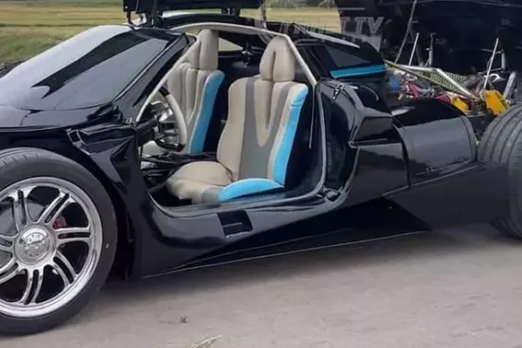 Thông tin từ nhóm Nhết TV cho biết, họ chế tạo chiếc siêu xe triệu đô Pagani Huayra từ Toyota đời cũ 30 năm tuổi, chỉ giữ lại khung gầm, động cơ, còn lại, đều tháo bỏ sạch. Quá trình thực hiện dự án này khá lâu, trước khi cả Ferrari LaFerrari hoàn chỉnh ra đời.