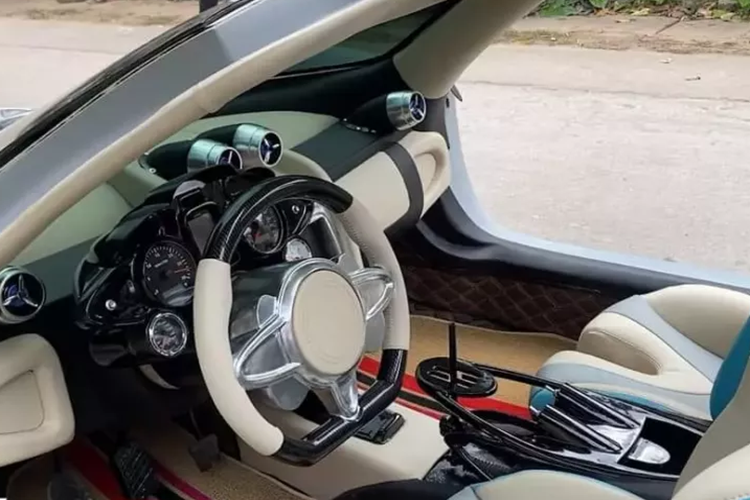 Nhiều người mê xe Pagani Huayra không chỉ ở ngoại hình mà còn ở khoang lái, đã có nhiều trang về xe trên thế giới đánh giá thần gió là 1 trong các siêu xe có nội thất phức tạp nhất