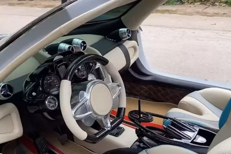 Nhiều người mê xe Pagani Huayra không chỉ ở ngoại hình mà còn ở khoang lái, đã có nhiều trang về xe trên thế giới đánh giá thần gió là 1 trong các siêu xe có nội thất phức tạp nhất