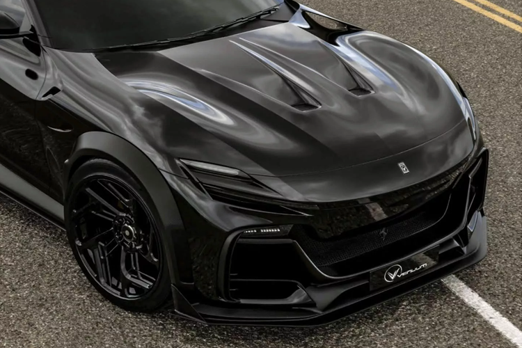 Xe được trang bị một nắp capo mới được chế tạo dành riêng với hai lỗ thông hơi hút gió trung tâm ở giữa và các trụ được chế tác tỉ mỉ ở hai bên. Xe cũng được trang bị phần logo màu đen cũng đã được lắp vào và đèn pha LED đã được phủ màu.