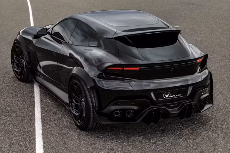 Giống như rất nhiều bộ bodykit trên thị trường, gói độ của Venuum còn có bộ vòm bánh xe loe ra ở cả phía trước và phía sau, mang đến cho xe một diện mạo vững chắc hơn so với những đường nét mềm mại nguyên bản.