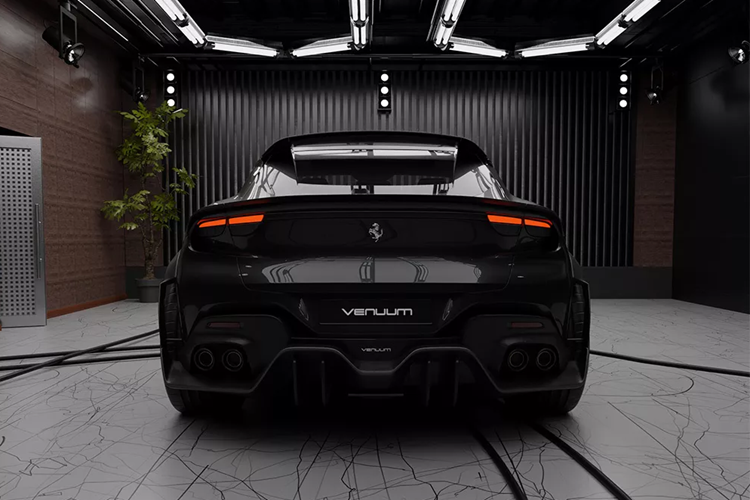 Ở phần cản sau, xe được trang bị một bộ khuếch tán phía sau mới có tích hợp các cánh tản nhiệt chạy dưới ống xả. Một cánh gió sau mới cũng đã được lắp phía trên cửa sổ sau và một cánh gió môi nổi bật hơn gắn vào nắp khoang hành lý phía sau của xe.