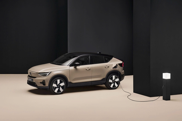 Cảnh báo/hỗ trợ giảm thiểu va chạm trước/sau, hỗ trợ giữ làn đường, giảm thiểu chệch làn đường tích hợp phát hiện lề đường, cảnh báo điểm mù có hỗ trợ đánh lái cùng cảnh báo phương tiện cắt ngang khi lùi.