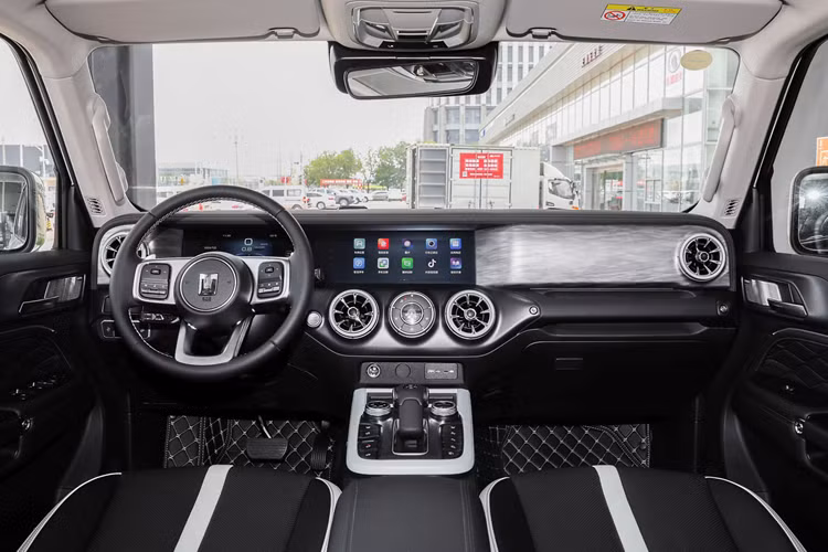 Theo thỏa thuận hợp tác chiến lược giữa hai bên, EPMB sẽ lắp ráp và sản xuất tại địa phương các loại xe điện của GWM, cũng như SUV và các mẫu xe khác của hãng. Hiện tại, có ba phiên bản Tank 300 có sẵn trên thị trường Trung Quốc với mức giá dao động từ 199.800 – 226.800 nhân dân tệ (27.900 – 32.000 USD).