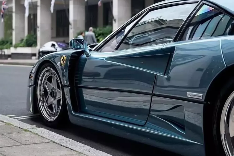 Thêm dầu vào lửa, Ferrari đã chế tạo một vài chiếc xe gợi nhớ đến những mẫu xe cũ hơn. Cả Monza SP1/SP2 và Daytona SP3 đều chứng minh xu hướng với những siêu xe lấy cảm hứng từ phong cách hoài cổ, sản xuất giới hạn (và cực đắt).