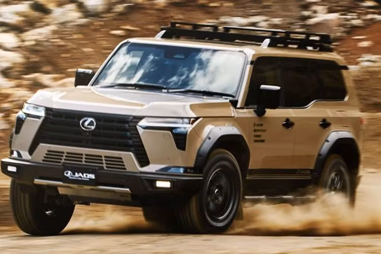 Japan Off-road Service (JAOS) là một công ty có trụ sở tại Nhật Bản, chuyên sản xuất các phụ kiện địa hình dành cho ô tô. Mới đây, đơn vị này đã hợp tác với Lexus cho ra mắt bản độ off-road mới dành cho mẫu SUV Lexus GX550 Overtrail 2024 mới. Bản độ này hiện đang được trưng bày tại gian hàng của JAOS tại triển lãm xe độ Tokyo Auto Salon 2024.