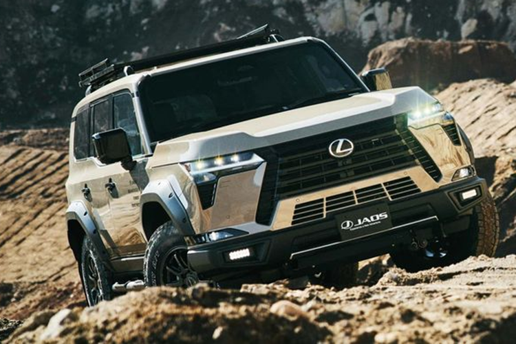 Các sửa đổi của JAOS đối với Lexus GX550 Overtrail không chỉ tập trung vào việc thay đổi ngoại hình mà còn cải thiện khả năng vận hành của mẫu SUV. Đối với một mẫu xe chuyên off-road, việc bảo vệ máy móc, hệ thống treo khỏi tác động của đất đá bắn lên là rất quan trọng, do đó, JAOS đã bổ sung tấm ốp bảo vệ gầm xe làm từ nhôm dày 4 mm.