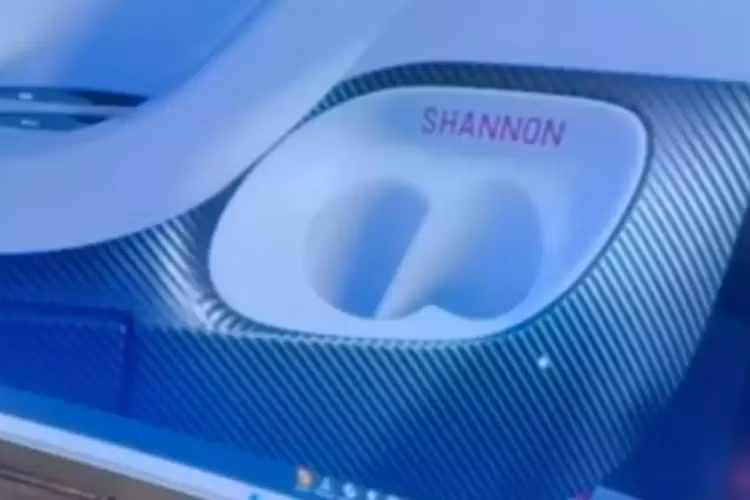 Vài ngày sau, Frank Heyl đã trả lời bằng một video trên Instagram "Được rồi, đây là giá để cốc ngớ ngẩn của bạn".