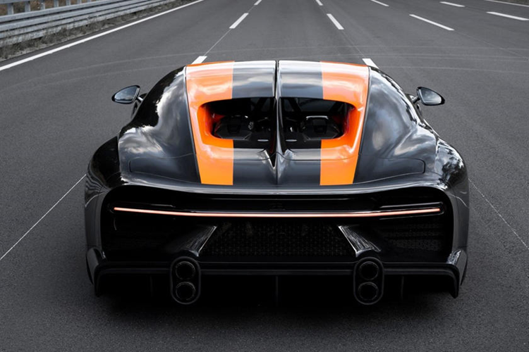 Chưa ai biết giá của giá để cốc nhỏ xinh này hoặc liệu Bugatti có dự định cung cấp nó cho những người sở hữu Chiron khác hay không. Với việc người mua Chiron yêu thích sự độc quyền như thế nào, họ thậm chí có thể không muốn nó nếu mọi người khác cũng có thể có một chiếc.