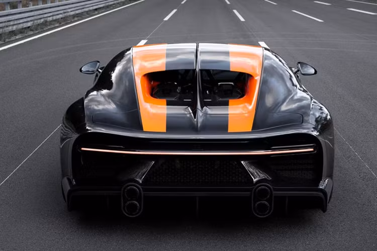 Chưa ai biết giá của giá để cốc nhỏ xinh này hoặc liệu Bugatti có dự định cung cấp nó cho những người sở hữu Chiron khác hay không. Với việc người mua Chiron yêu thích sự độc quyền như thế nào, họ thậm chí có thể không muốn nó nếu mọi người khác cũng có thể có một chiếc.