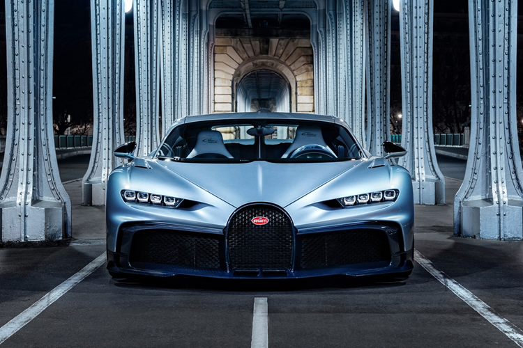 Siêu xe Bugatti Chiron là đỉnh cao của kỹ thuật ôtô, một kiệt tác về tốc độ, sự sang trọng và sự xa xỉ, nhưng trải nghiệm từ người dùng thực tế lại chỉ ra rằng xe có một vấn đề nhỏ chưa thật sự tinh tế, điều mà hầu hết các mẫu ôtô từ bình dân đến cao cấp đều có sẵn, nhưng với siêu phẩm hơn 3,25 triệu USD (gần 90 tỷ đồng) này nó lại là món đồ xa xỉ.