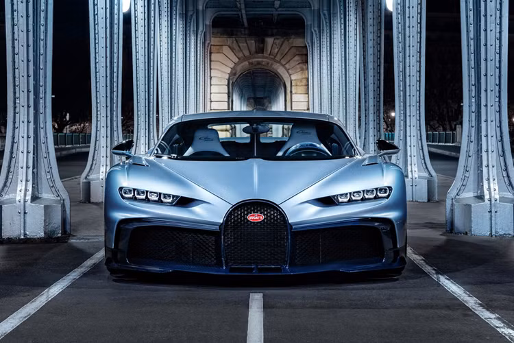 Siêu xe Bugatti Chiron là đỉnh cao của kỹ thuật ôtô, một kiệt tác về tốc độ, sự sang trọng và sự xa xỉ, nhưng trải nghiệm từ người dùng thực tế lại chỉ ra rằng xe có một vấn đề nhỏ chưa thật sự tinh tế, điều mà hầu hết các mẫu ôtô từ bình dân đến cao cấp đều có sẵn, nhưng với siêu phẩm hơn 3,25 triệu USD (gần 90 tỷ đồng) này nó lại là món đồ xa xỉ.