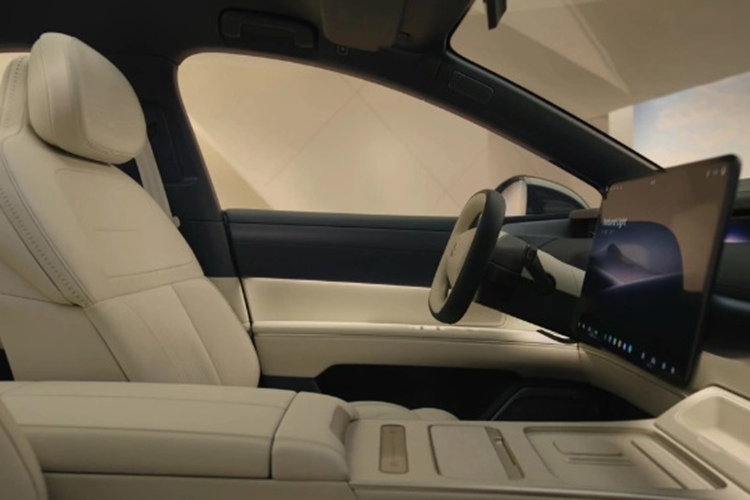 Nhờ hệ thống treo tiên tiến này mà mỗi giảm xóc trên ET9 đều được điều khiển độc lập bởi bơm thủy lực riêng đi kèm các linh kiện thủy lực đi kèm cho tầm di động lên xuống 50 mm. Nhờ vậy, ET9 có độ êm ái mà khó có mẫu xe nào sánh được.