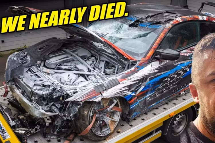 Misha Charoudin được biết đến là một chuyên gia hướng dẫn lái xe đua nổi tiếng tại trường đua F1 Nurburgring (Đức). Vì hâm mộ tài năng của Youtuber này, nhiều người đã mang xe của mình đến Nurburgring để được cùng Misha Charoudin trải nghiệm đường đua F1 - cụ thể mới đây là chiếc BMW M4 hiệu năng cao.