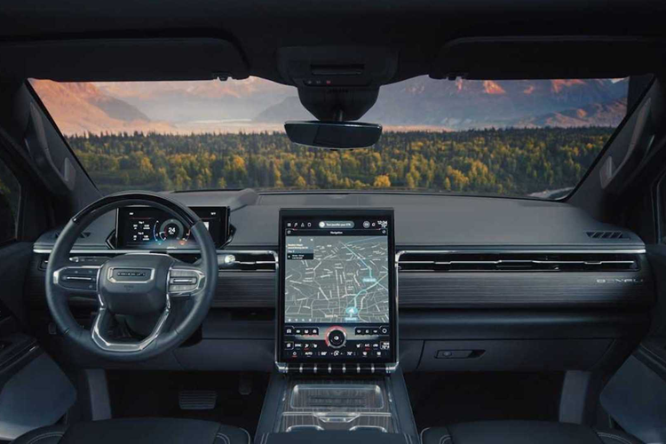 Mặc dù giá không hề rẻ, GMC dự kiến sẽ mở rộng dòng sản phẩm Sierra EV với các phiên bản Elevation và AT4 vào đầu năm sau. Những mẫu xe này đã được hé lộ vào năm 2022 và sẽ có thiết kế đặc trưng cùng trang bị khác biệt.