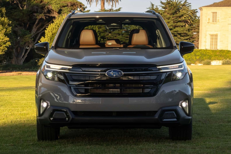 Trong khi đó, tại thị trường Mỹ, mẫu xe này còn có tùy chọn động cơ xăng Boxer 4 xi-lanh, dung tích 2.5L quen thuộc, tạo ra công suất tối đa 180 mã lực và mô-men xoắn cực đại 241 Nm. Động cơ đi với hộp số biến thiên vô cấp CVT và hệ dẫn động 4 bánh toàn thời gian AWD tiêu chuẩn.