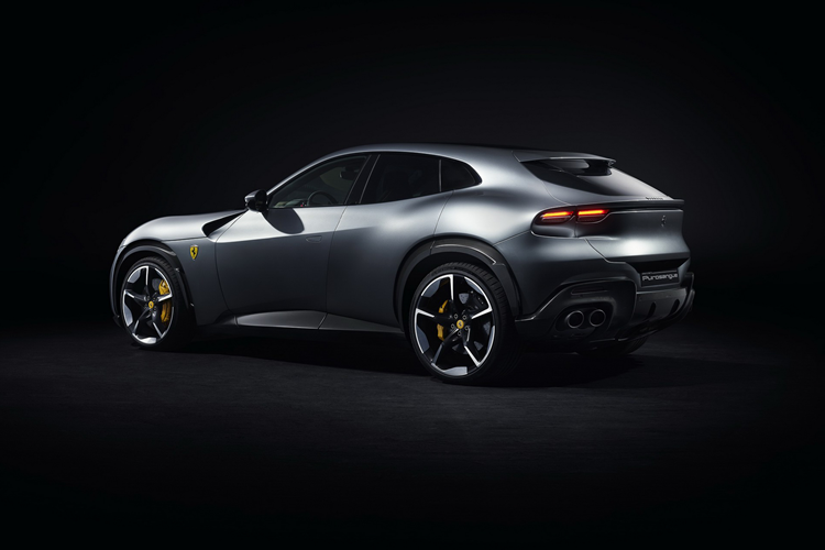 Ferrari đã lựa chọn kiểu dáng thân xe crossover với chiều cao chỉ ở mức khoảng 1.589 mm. Với thông số này, mẫu xe có kiểu dáng đẹp hơn và trọng tâm thấp hơn. Chiều dài tổng thể của xe được ấn định ở mức 4.973 mm với đường nét thiết kế dựa nhiều vào mẫu coupe Roma thanh lịch của Ferrari.