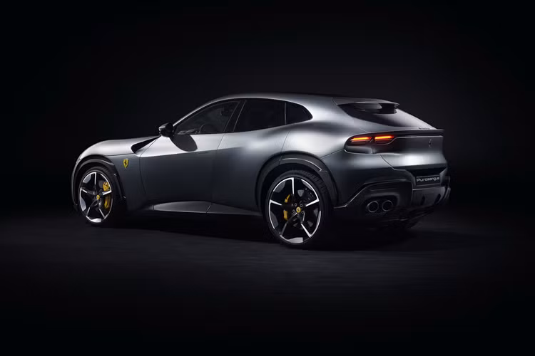 Ferrari đã lựa chọn kiểu dáng thân xe crossover với chiều cao chỉ ở mức khoảng 1.589 mm. Với thông số này, mẫu xe có kiểu dáng đẹp hơn và trọng tâm thấp hơn. Chiều dài tổng thể của xe được ấn định ở mức 4.973 mm với đường nét thiết kế dựa nhiều vào mẫu coupe Roma thanh lịch của Ferrari.