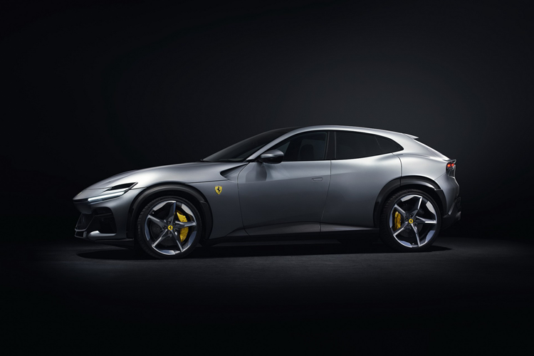 Một số chi tiết như đèn trước hay đèn hậu đều là những chi tiết thừa hưởng từ Roma, từ đây mang đến cho mẫu siêu SUV Ferrari Purosangue một vẻ thẩm mỹ thanh lịch chưa từng có đối thủ cạnh tranh.