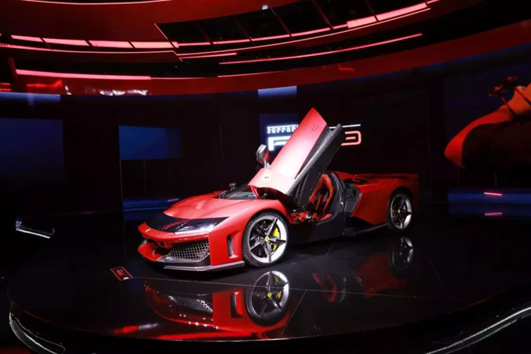 Như vậy Thái Lan là đất nước đầu tiên ở châu Á được giới thiệu siêu phẩm Ferrari F80 triệu đô, nhiều khả năng đất nước này sẽ có 1 suất mua siêu phẩm này, trong tổng số 799 xe được sản xuất trên toàn thế giới.